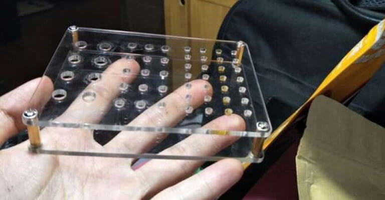 Vibrating Knife Cutting Acrylic