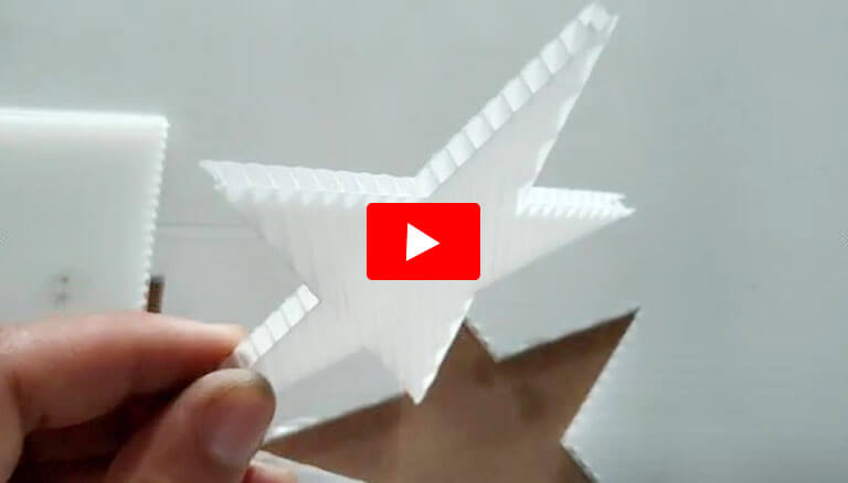 vibrating knife and spindle engraving machine are being debugged