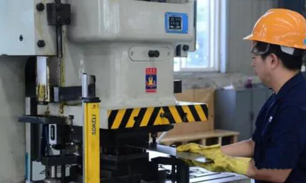 Operation CNC machine running